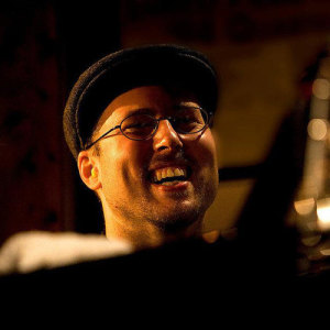 George Colligan ดาวน์โหลดและฟังเพลงฮิตจาก George Colligan