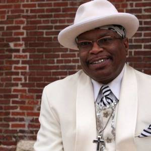 Enois Scroggins ดาวน์โหลดและฟังเพลงฮิตจาก Enois Scroggins