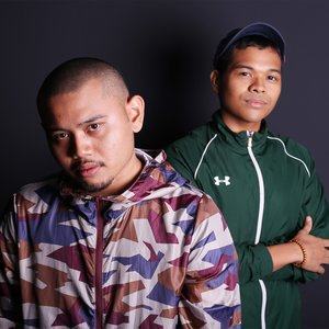 Dengarkan lagu Berlari nyanyian Aerif Azmin dengan lirik