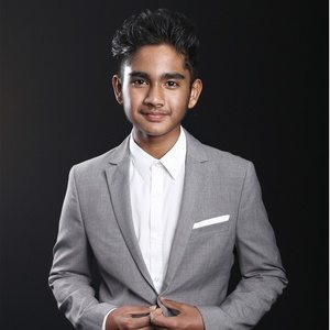 Dengarkan Redha lagu dari Irfan Haris dengan lirik