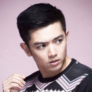 Nicky Tirta ดาวน์โหลดและฟังเพลงฮิตจาก Nicky Tirta