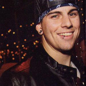 M. Shadows ดาวน์โหลดและฟังเพลงฮิตจาก M. Shadows