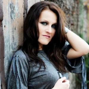 Nichole Alden ดาวน์โหลดและฟังเพลงฮิตจาก Nichole Alden