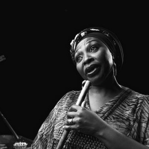 Yvonne Chaka Chaka ดาวน์โหลดและฟังเพลงฮิตจาก Yvonne Chaka Chaka