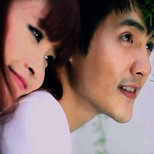 收聽Đông Nhi的Có Những Yêu Thương Nào歌詞歌曲