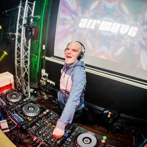 Airwave ดาวน์โหลดและฟังเพลงฮิตจาก Airwave