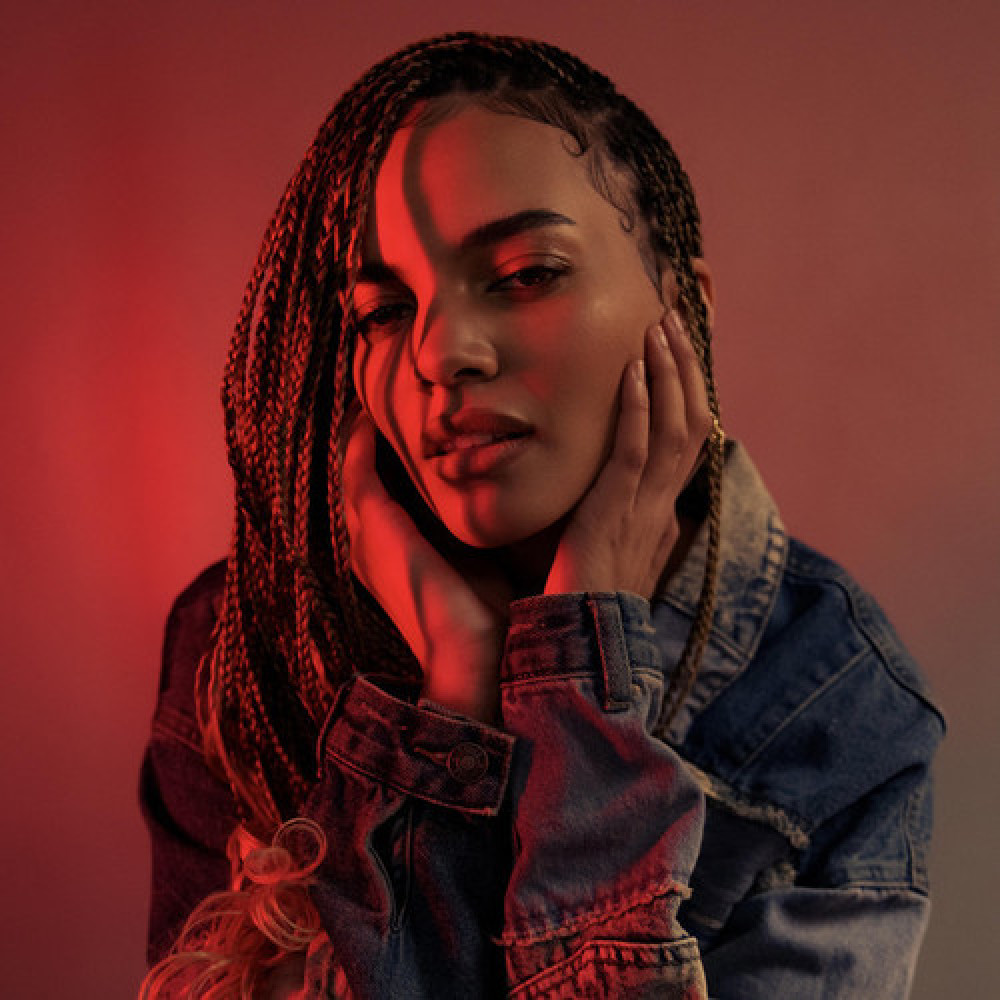 Leslie Grace
