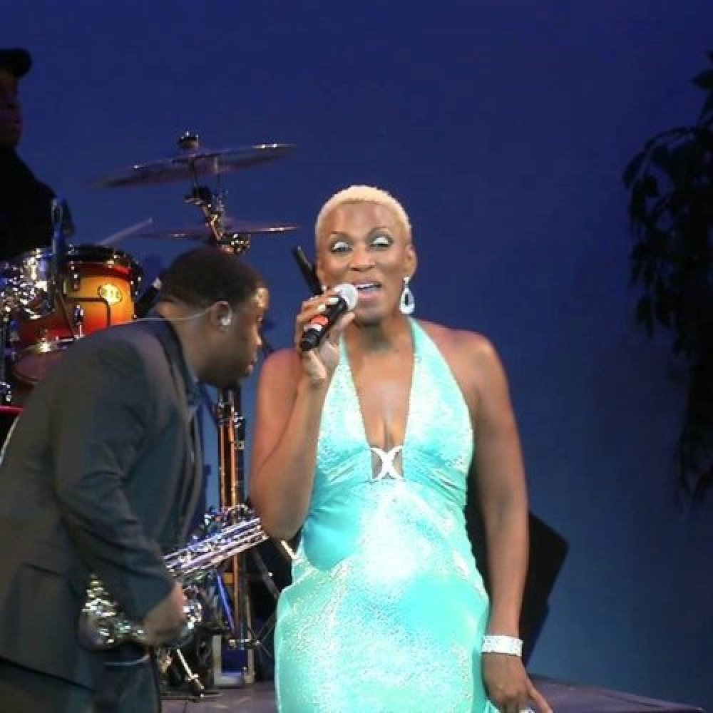 Sisaundra Lewis