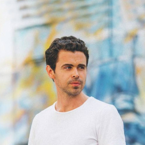 Ezra Vine ดาวน์โหลดและฟังเพลงฮิตจาก Ezra Vine