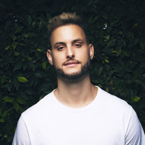 Makj ดาวน์โหลดและฟังเพลงฮิตจาก Makj