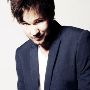 Bo Saris ดาวน์โหลดและฟังเพลงฮิตจาก Bo Saris