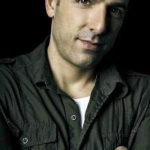 David Waxman ดาวน์โหลดและฟังเพลงฮิตจาก David Waxman