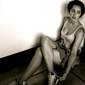 Tess Henley ดาวน์โหลดและฟังเพลงฮิตจาก Tess Henley