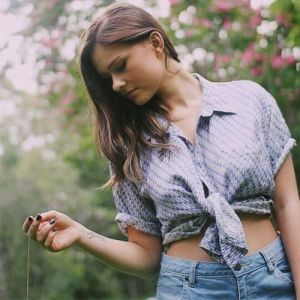 Nicole Millar ดาวน์โหลดและฟังเพลงฮิตจาก Nicole Millar