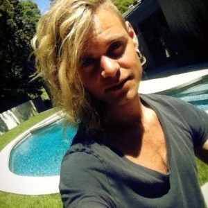 Midnight Boy ดาวน์โหลดและฟังเพลงฮิตจาก Midnight Boy