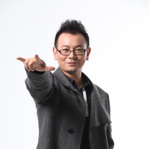 Dengarkan 大傻瓜 lagu dari 伍德华 dengan lirik