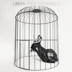 收聽Anna Tatangelo的Senza dire che歌詞歌曲