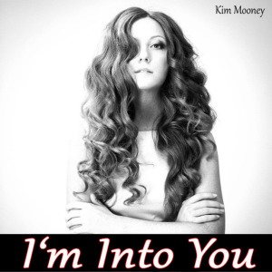 ดาวน์โหลดและฟังเพลง Still into You (Acoustic Version) พร้อมเนื้อเพลงจาก Kim Mooney