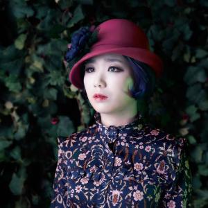 收聽安藝恩的Moon Shadow歌詞歌曲