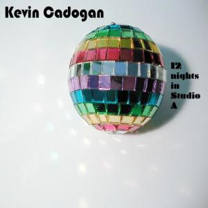ดาวน์โหลดและฟังเพลง Trailer Life พร้อมเนื้อเพลงจาก Kevin Cadogan