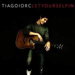 ดาวน์โหลดและฟังเพลง Fine พร้อมเนื้อเพลงจาก Tiago Iorc