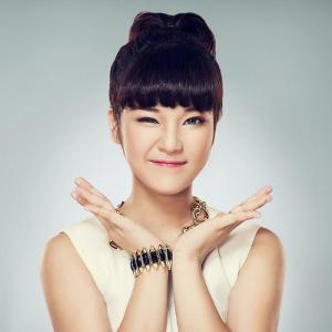 ดาวน์โหลดและฟังเพลง Phút Cô Đơn Ngày Mưa พร้อมเนื้อเพลงจาก Hoàng Yến Chibi