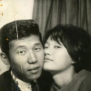ดาวน์โหลดและฟังเพลง True Blue พร้อมเนื้อเพลงจาก Dirty Beaches