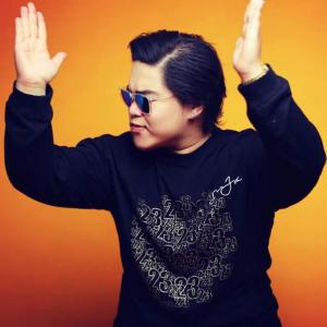 收聽Nguyen Dinh Vu的Mau Cua Mua歌詞歌曲