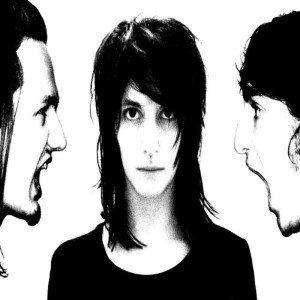ดาวน์โหลดและฟังเพลง In Silence พร้อมเนื้อเพลงจาก Chaos All Stars
