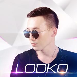 ดาวน์โหลดและฟังเพลง Fly Away พร้อมเนื้อเพลงจาก LoDko