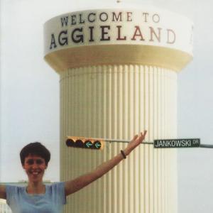 ดาวน์โหลดและฟังเพลง Stranger's Lullaby พร้อมเนื้อเพลงจาก Aggieland