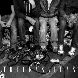 ดาวน์โหลดและฟังเพลง Dom P on Your Backneck พร้อมเนื้อเพลงจาก Truckasauras