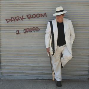 收聽J. Jaffe的Dark Room歌詞歌曲