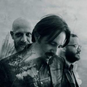 ดาวน์โหลดและฟังเพลง Cheyenne พร้อมเนื้อเพลงจาก Zeno De Rossi Trio