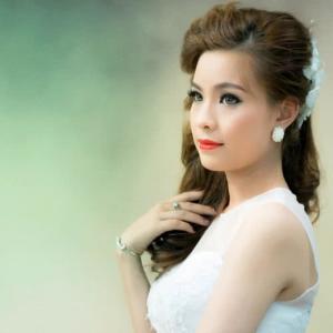 收聽Lyna Thùy Linh的Yêu Quá Lâu (Beat) (伴奏)歌詞歌曲