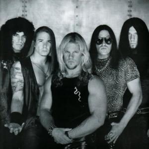 收聽Fozzy的Riding on the Wind歌詞歌曲