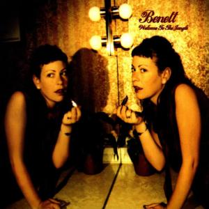 ดาวน์โหลดและฟังเพลง Must Be The Whiskey พร้อมเนื้อเพลงจาก Benett