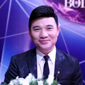 收聽Quang Linh的Hoa Học Trò歌詞歌曲