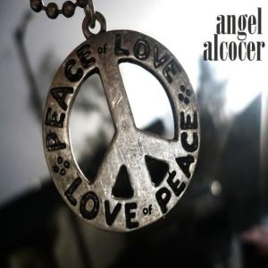 ดาวน์โหลดและฟังเพลง The Peace of Love พร้อมเนื้อเพลงจาก Angel Alcocer