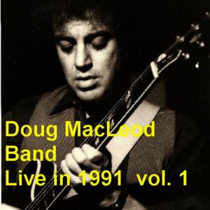收聽Doug MacLeod Band的Mystery Woman (Live)歌詞歌曲