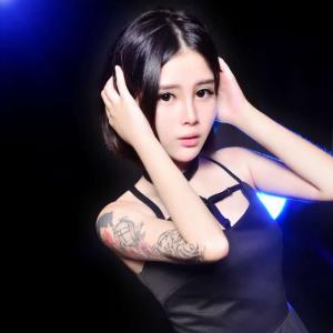 Dengarkan lagu 但愿 nyanyian 但愿 dengan lirik