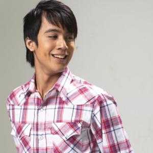 ดาวน์โหลดและฟังเพลง Cinta พร้อมเนื้อเพลงจาก Aliff Aziz