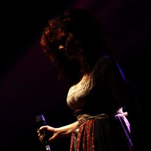 收聽Lena Chamamyan的Shwey W Byehda El Omer歌詞歌曲