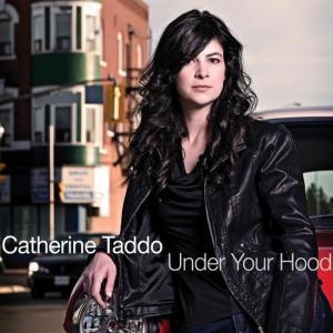 ดาวน์โหลดและฟังเพลง Leave the Light On พร้อมเนื้อเพลงจาก Catherine Taddo