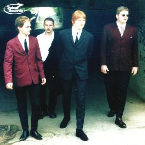 ดาวน์โหลดและฟังเพลง Love Train พร้อมเนื้อเพลงจาก The Apemen