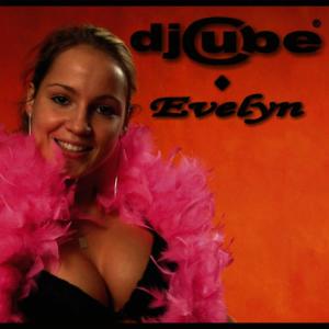 ดาวน์โหลดและฟังเพลง Evelyn พร้อมเนื้อเพลงจาก DJ Cube