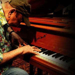 ดาวน์โหลดและฟังเพลง Cala Boca Menino (Live) พร้อมเนื้อเพลงจาก Joao Donato