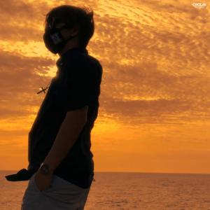 Dengarkan lagu อิจฉา (Jealousy) nyanyian Onutz dengan lirik