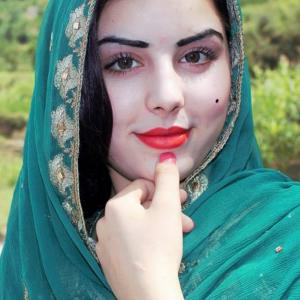 Dengarkan lagu Ashna (Instrumental) nyanyian Uzma Fayaz dengan lirik