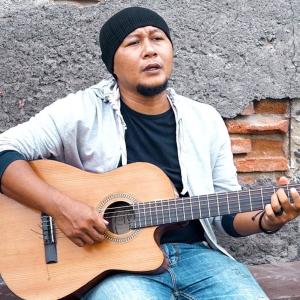 Listen to Bongkar Akustik song with lyrics from Eko Sukarno